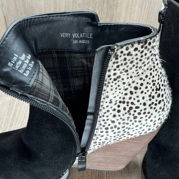 Very Volatile Booties Womens 6 Chatter Cheetah Calf Hair Suede Wedge Black Beige - Picture 9 of 12